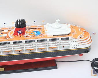 39インチ ディズニー マジック クルーズ船模型 – イルミネーション付き