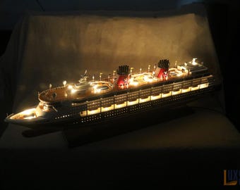 39インチ ディズニー マジック クルーズ船模型 – イルミネーション付き