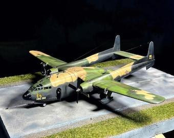 Pre-ordine, 1:72 AC-119K Stinger, Kit Italeri, Costruito e Dipinto