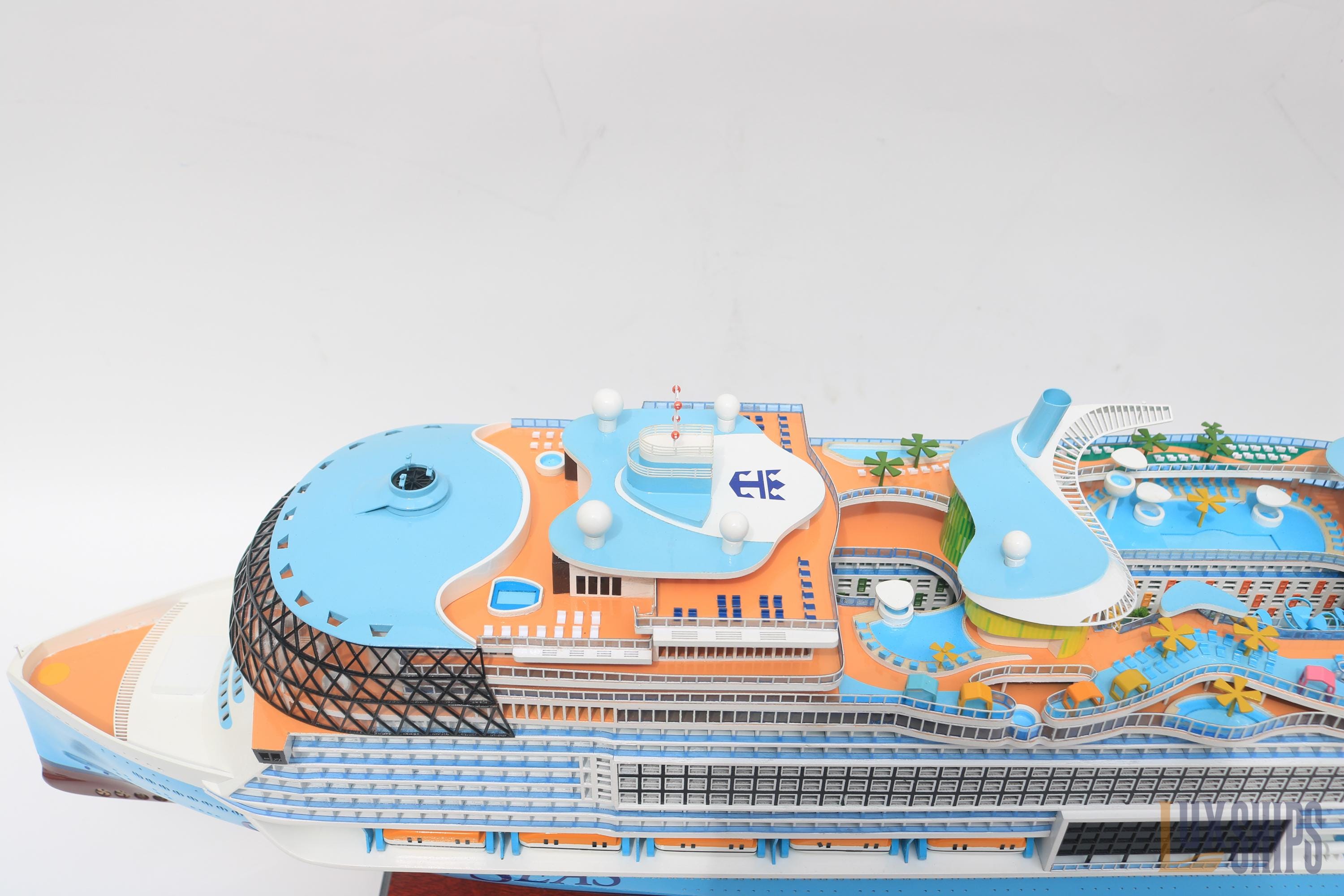 手作りのIcon of the Seas木製船模型 92cm – ロイヤル・カリビアン