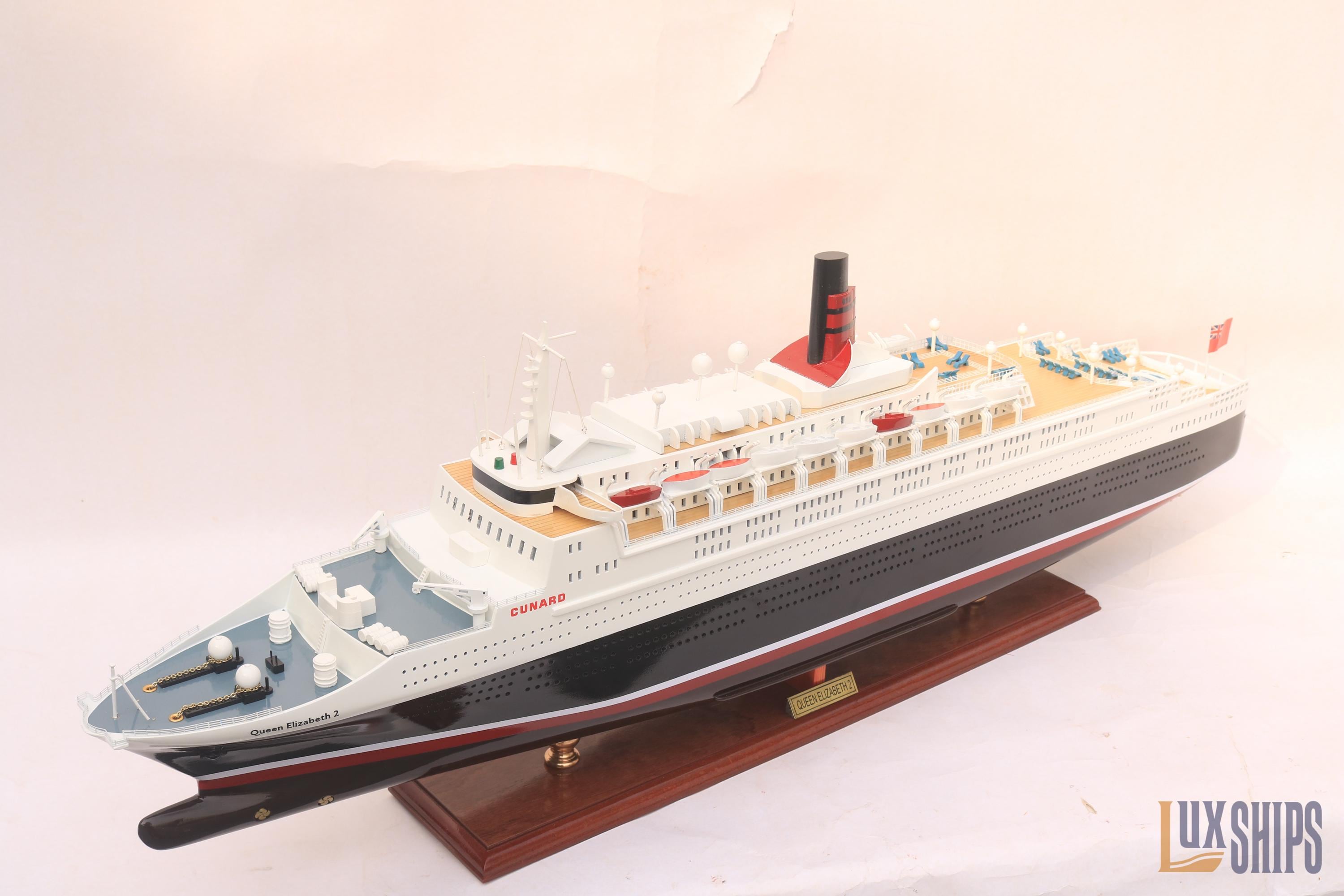 CUNARD QUEEN ELIZABETH クイーンエリザベス号模型 札幌市内近郊限定