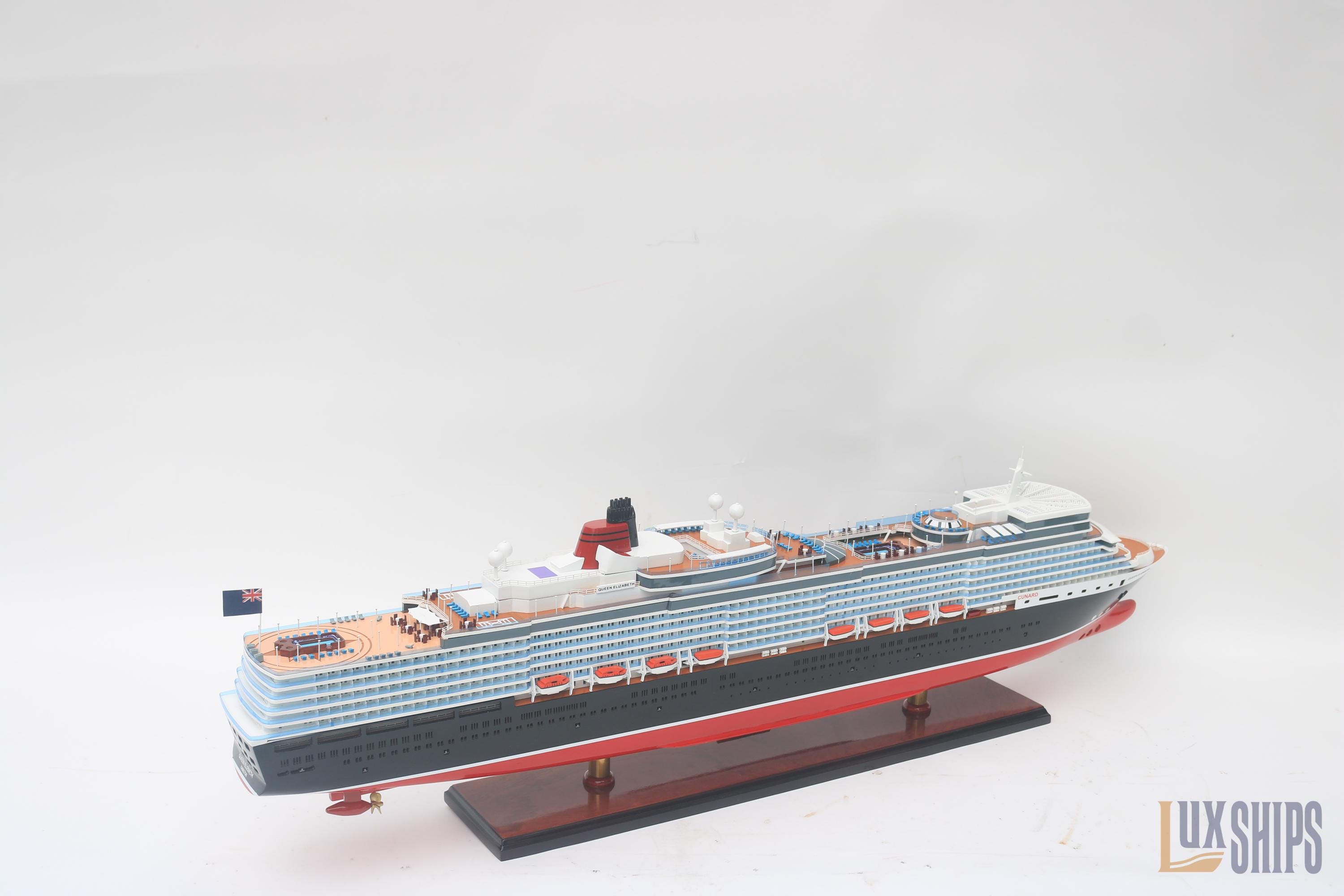 CUNARD　QUEEN ELIZABETH　クイーンエリザベス号模型 Luxury Wooden Model Ship MS Queen Elizabeth 2010 | Handcrafted