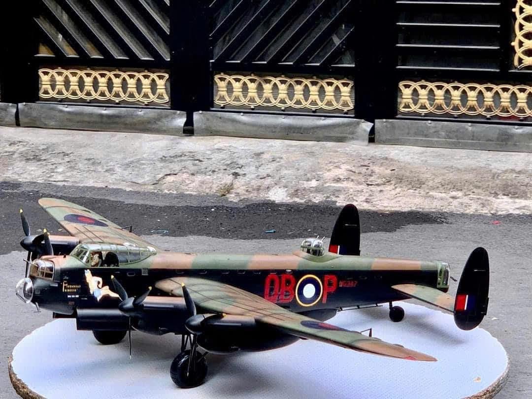 タミヤ 小売 1/48 ランカスター BIスペシャル グランドスラムボマー 飛行機