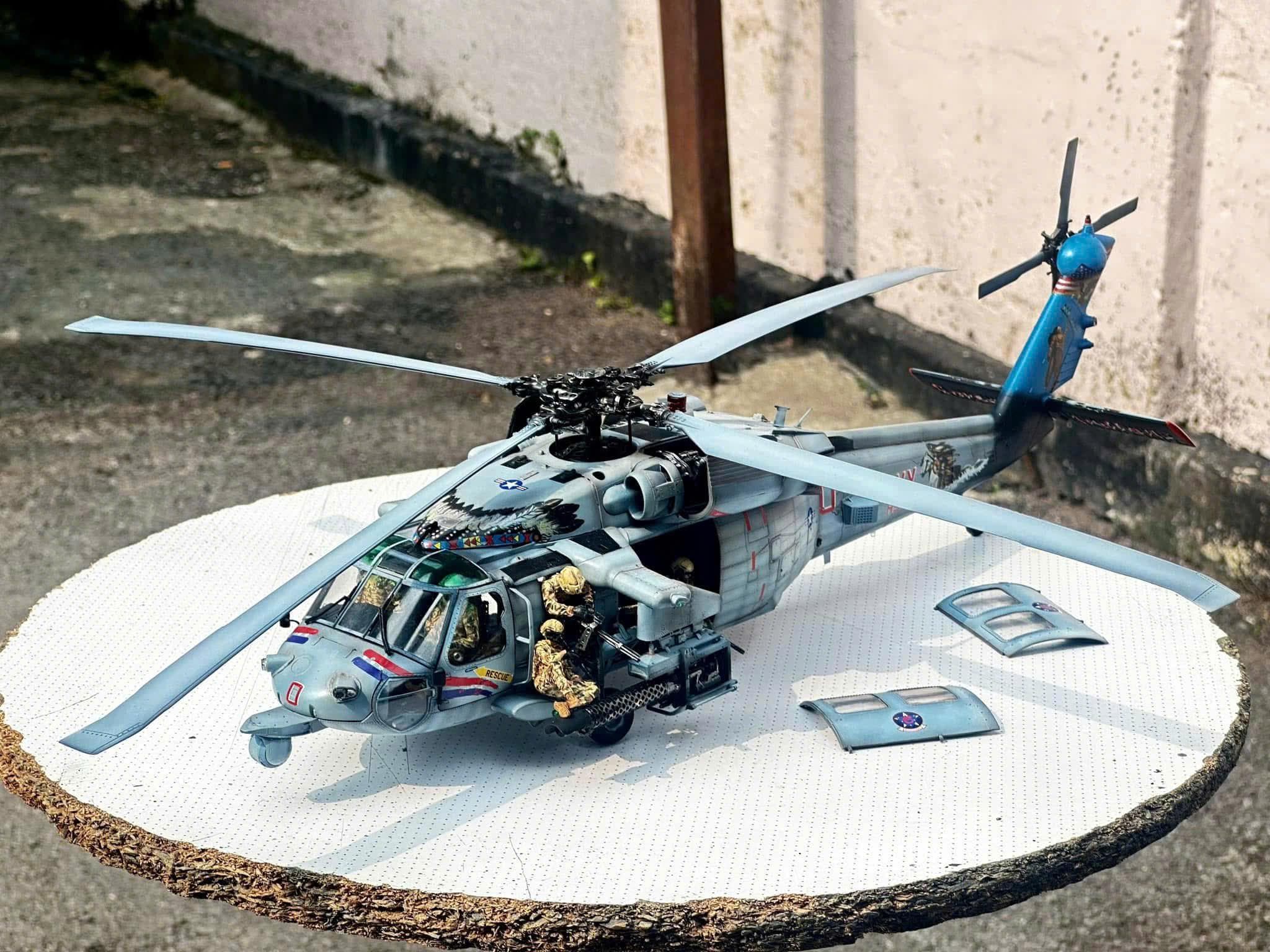 Pre-order, MH-60S Knighthawk With 6 Figures, Scale 1/35 Built and