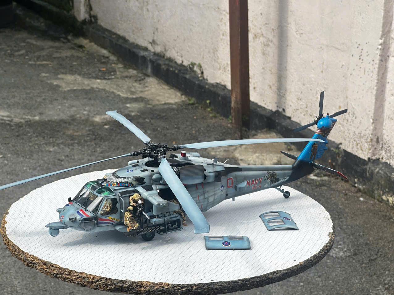 Kitty Hawk 1/35 MH-60S Knighthawk review - YouTube
