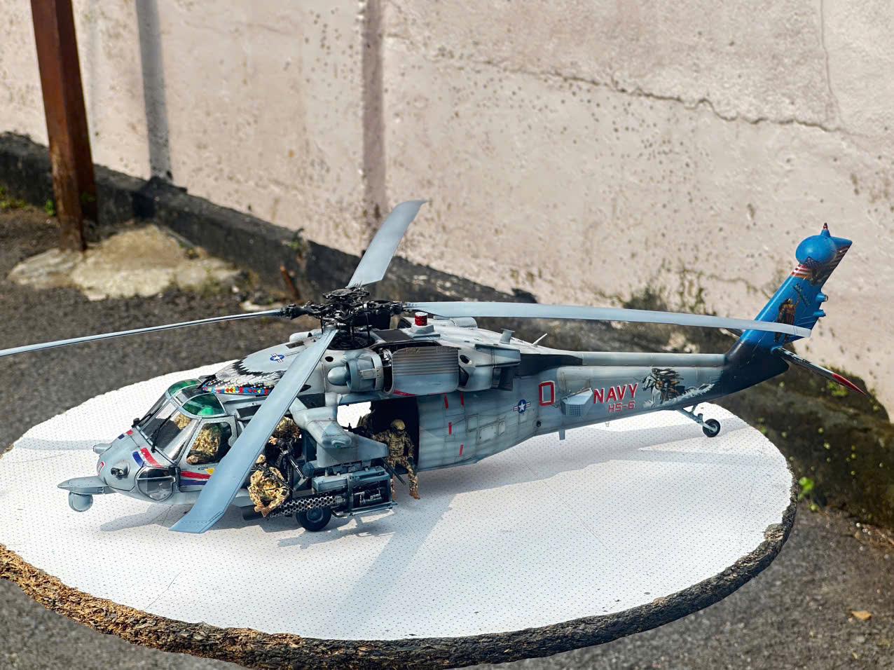Pre-order, MH-60S Knighthawk With 6 Figures, Scale 1/35