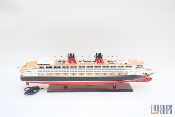 39インチ ディズニー マジック クルーズ船模型 – イルミネーション付き