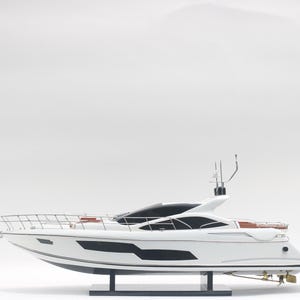 Sunseeker Predator 80 Yacht Model – Handmade Luxury Boat 85cm (33.5 inch) – Modern Cruiser Decor