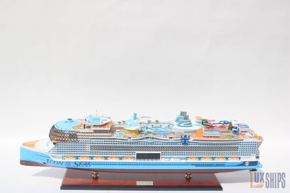 手作りのIcon of the Seas木製船模型 92cm – ロイヤル・カリビアン