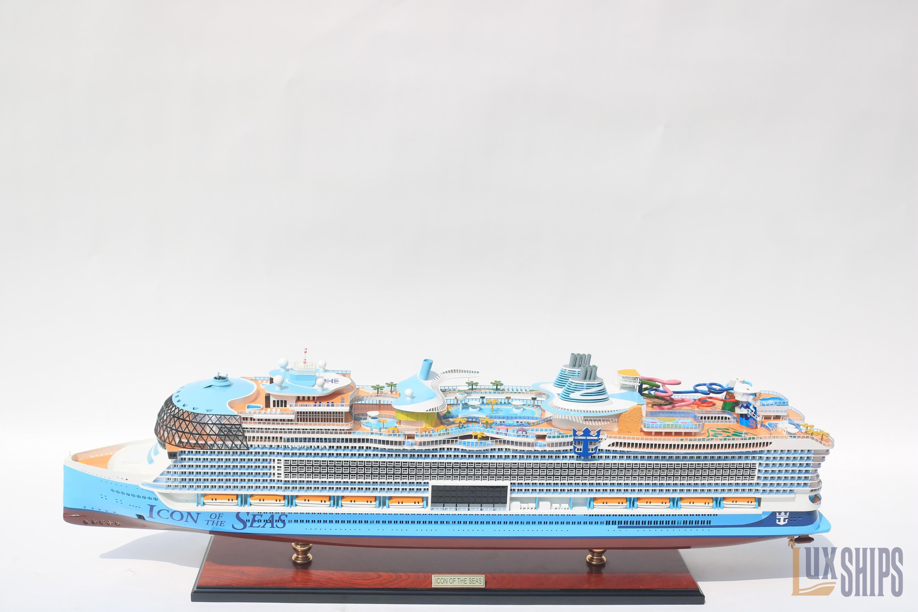 手作りのIcon of the Seas木製船模型 92cm – ロイヤル・カリビアン