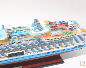手作りのIcon of the Seas木製船模型 92cm – ロイヤル・カリビアン