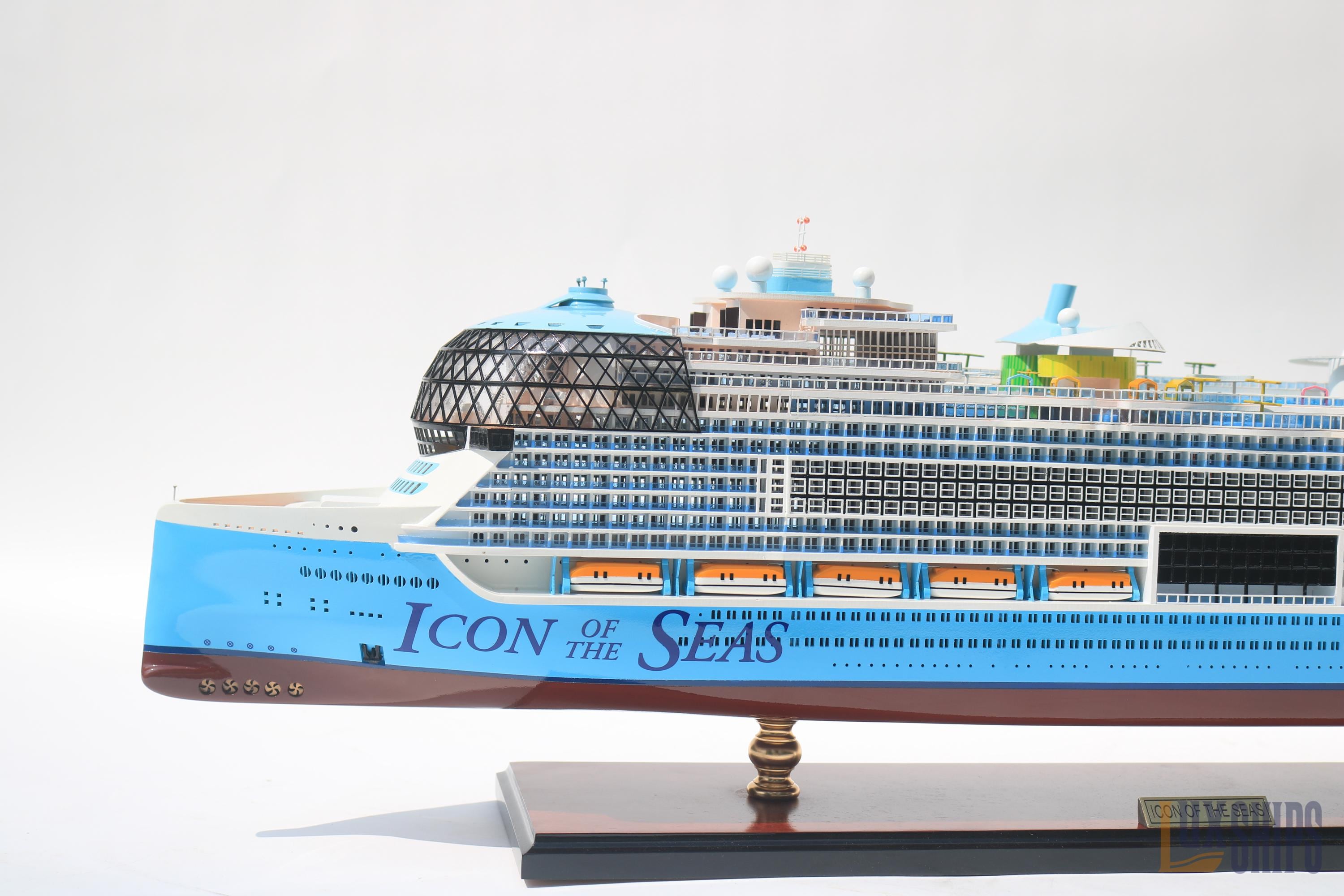 手作りのIcon of the Seas木製船模型 92cm – ロイヤル・カリビアン