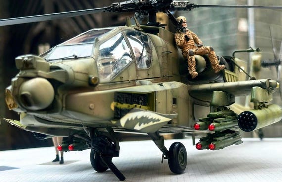 Pre-order, 1/35 AH-64D Apache Longbow Attack Helicopter With the