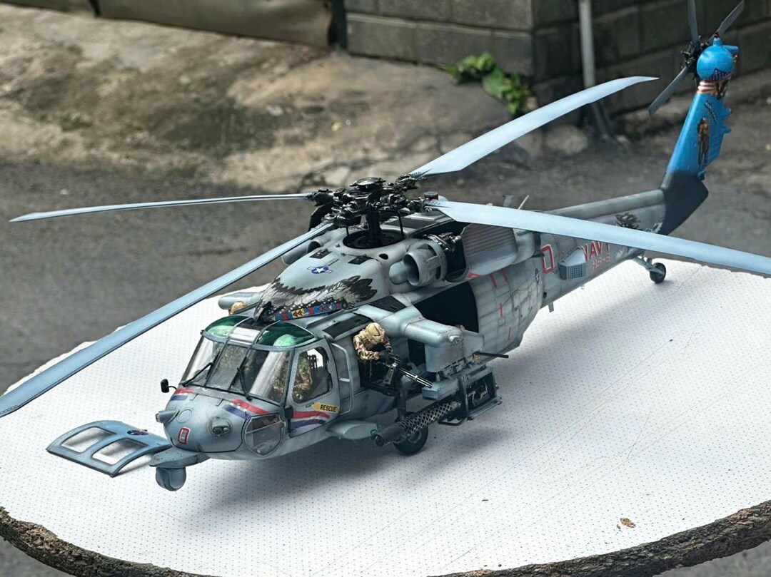 Pre-order, MH-60S Knighthawk With 6 Figures, Scale 1/35 Built and