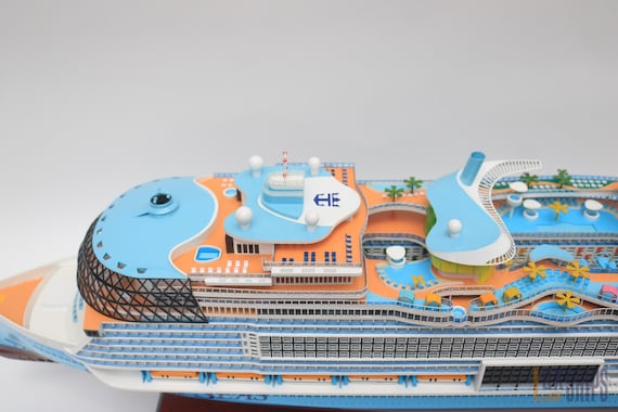 手作りのIcon of the Seas木製船模型 92cm – ロイヤル・カリビアン