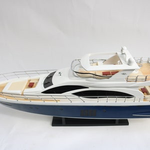 AZIMUT 82 Model Yacht
