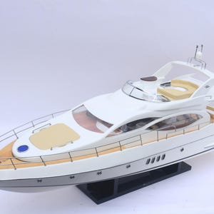 AZIMUT 82 Model Yacht