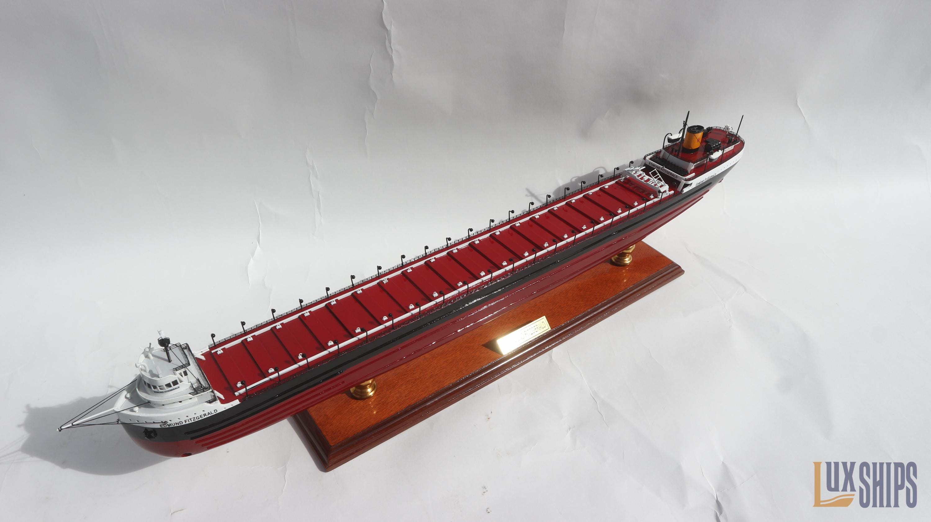 SS Edmund Fitzgerald Wood Ship Model, Handmade Great Lakes Freighter Replica - 73cm (28.7 in) Long - Historical Nautical Decor
