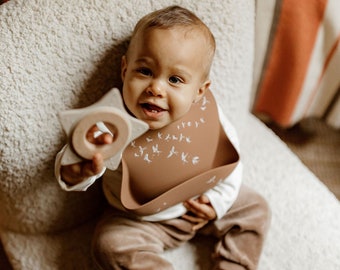 Swallows silicone bib - Hazelnut