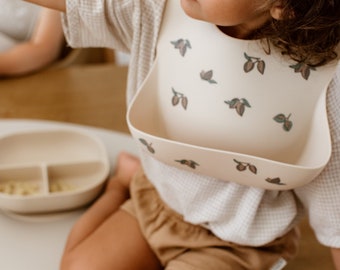 Almonds silicone bib