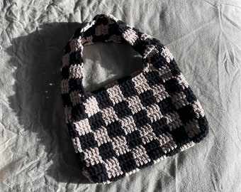 Checkered crochet handbag