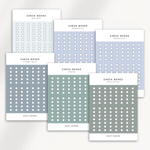 K&ouml;nnte beinhalten: Sechs druckbare Checklistenbl&auml;tter mit verschiedenen Hintergrundfarben. Die Hintergr&uuml;nde sind Seetang, st&uuml;rmisches Blau, Jeansblau, Fr&uuml;hlingsgr&uuml;n, Eukalyptusgr&uuml;n und Wei&szlig;. Jedes Blatt tr&auml;gt den Text "Check Boxes" und den Namen der Farbe oben. Der Text "Daisy Papers" befindet sich unten auf jedem Blatt.