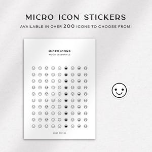 Könnte beinhalten: Ein Blatt weißes Papier mit schwarzen und weißen Mikro-Icons verschiedener Gesichtsausdrücke. Der Text "MICRO ICONS" und "MOOD ESSENTIALS" befindet sich oben auf dem Blatt. Der Text "DAISY PAPERS" befindet sich unten auf dem Blatt.