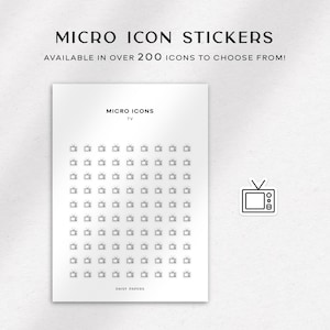 Pode incluir: Uma folha de papel branco com uma grade de 64 pequenos ícones de televisão em preto e branco. O texto "MICRO ICONS" e "TV" está no topo da folha. O texto "DAILY PAPERS" está na parte inferior da folha. Um ícone de televisão em preto e branco maior está no canto superior direito da imagem.