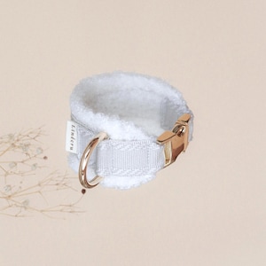 AMÕR + LÉTT || fluffy hound collar / gold