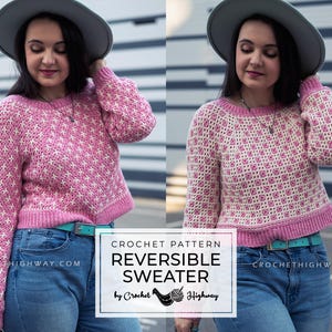 Könnte beinhalten: Ein rosa-weißer, umdrehbarer Häkelpullover mit einem Sternmuster auf der einen Seite und einem quadratischen Muster auf der anderen. Der Pullover ist kurz und hat einen blauen Gürtel. Der Text "CROCHET PATTERN REVERSIBLE SWEATER by Crochet Highway" befindet sich auf einem weißen Rechteck.