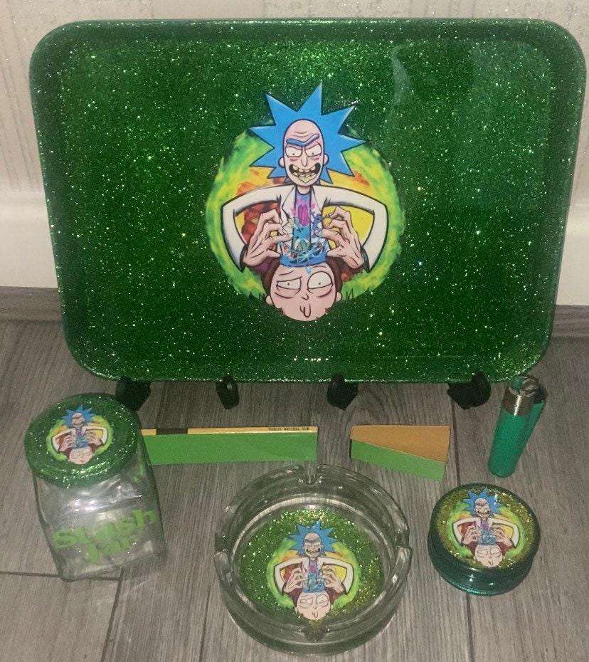 Small Rick & Morty Rolling Tray Set With Accessories 