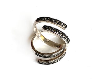 Chic and elegant adjustable women's ring in silver and marcasite / Silver ring with natural stone / Silver roll-up ring