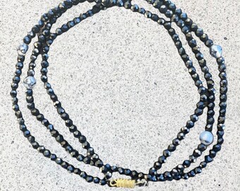 Perles de taille noires avec de véritables pierres précieuses d'agate noire craquelée | Taché | Intention chargée