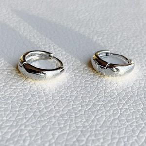 Chunky Silver Huggies, Créoles épaisses en argent 925, Créoles épaisses en argent, Mini créoles, Argent sans ternissement