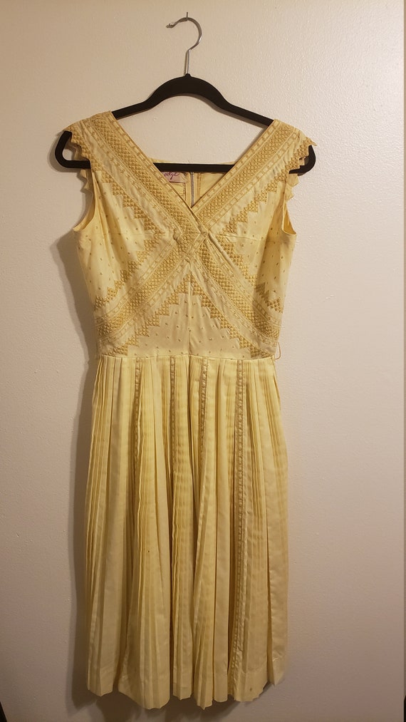 10 DOLLARS OFF SALE Vintage Yellow Carlye 1950s Dr