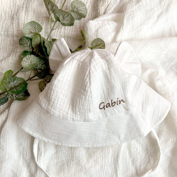 Chapeau de soleil bébé personnalisé avec prénom brodé
