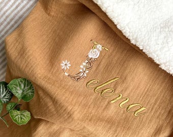Couverture bébé en double gaze brodée personnalisée avec prénom