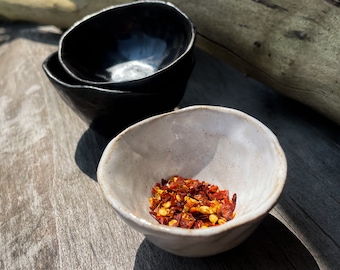 Salt & Pepper Pinch pots/ ceramic condiment pots