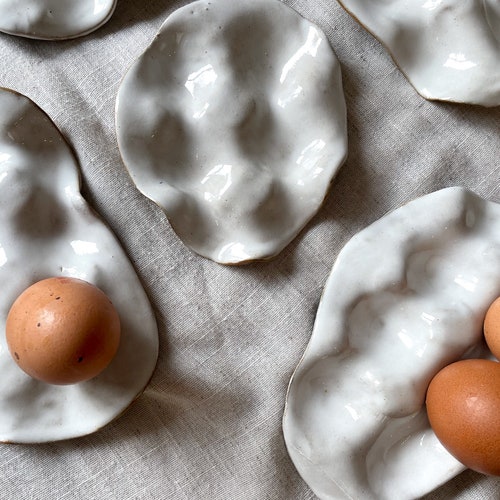 Porte-oeufs abstraits/ Porte-oeufs en céramique/ Blanc rustique