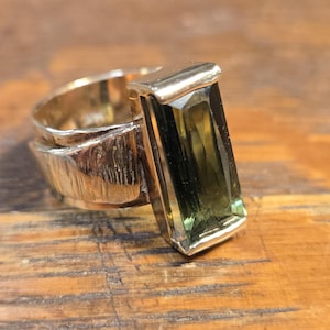 Gorgeous Vintage 1990s 14k Yellow Gold and Green Tourmaline Statement Ring 8.5 grams, pre-owned