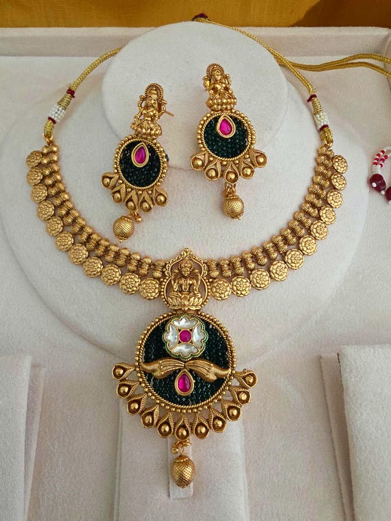 インドの女神ラクシュミーの金メッキネックレス＆イヤリングセット 