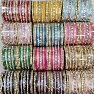 Farbenfrohes Bollywood-Armreif-Set, indischer Brautschmuck mit Goldstaubglitzer