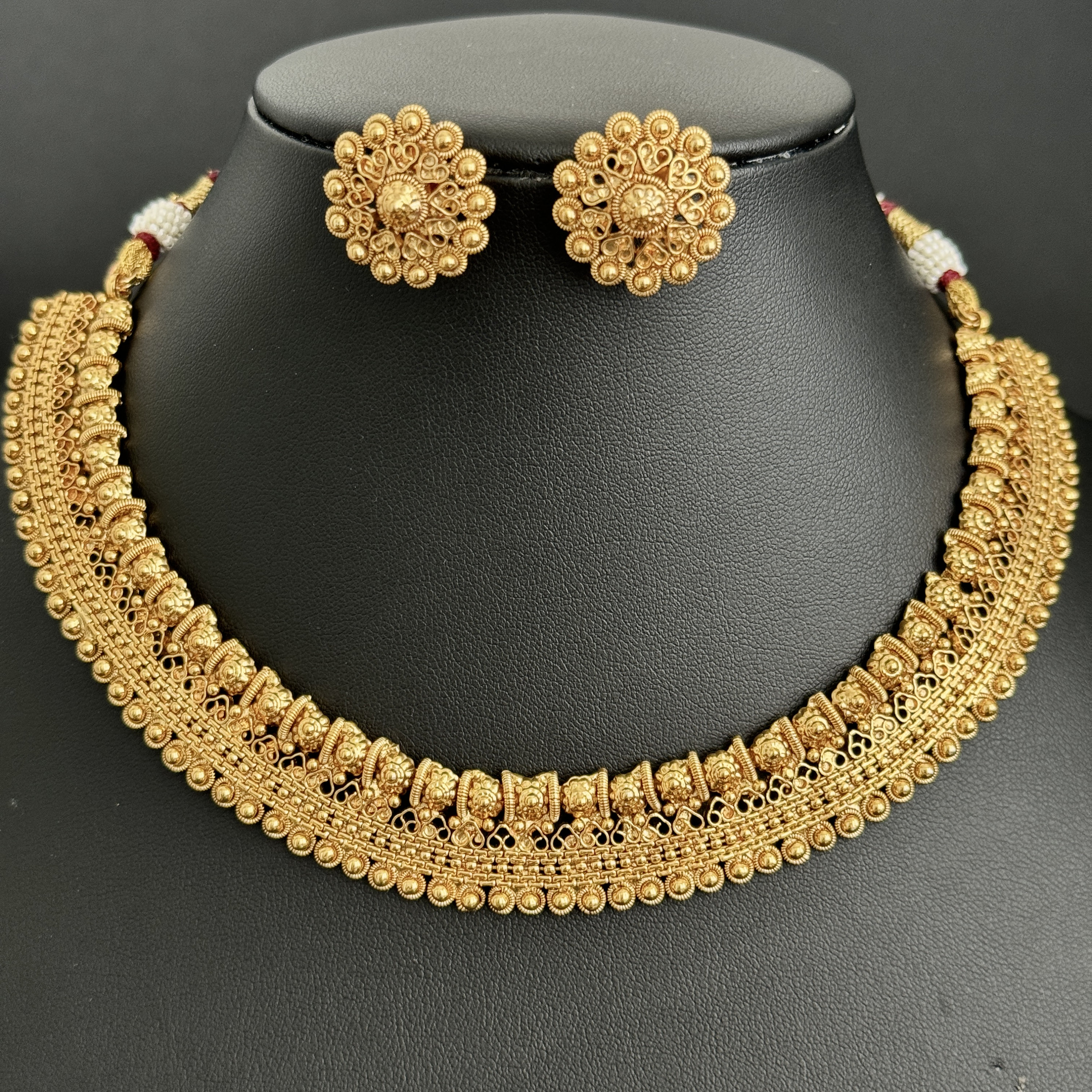 Simple Indian Gold Necklaces Women