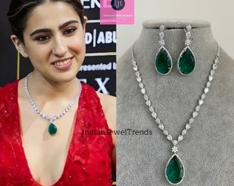 Collier en diamants CZ inspiré de Sara Ali Khan/ensemble de collier de pierres CZ/bijoux élégants/uniques/indien/pakistanais/Bollywood/mariage indien/mariée