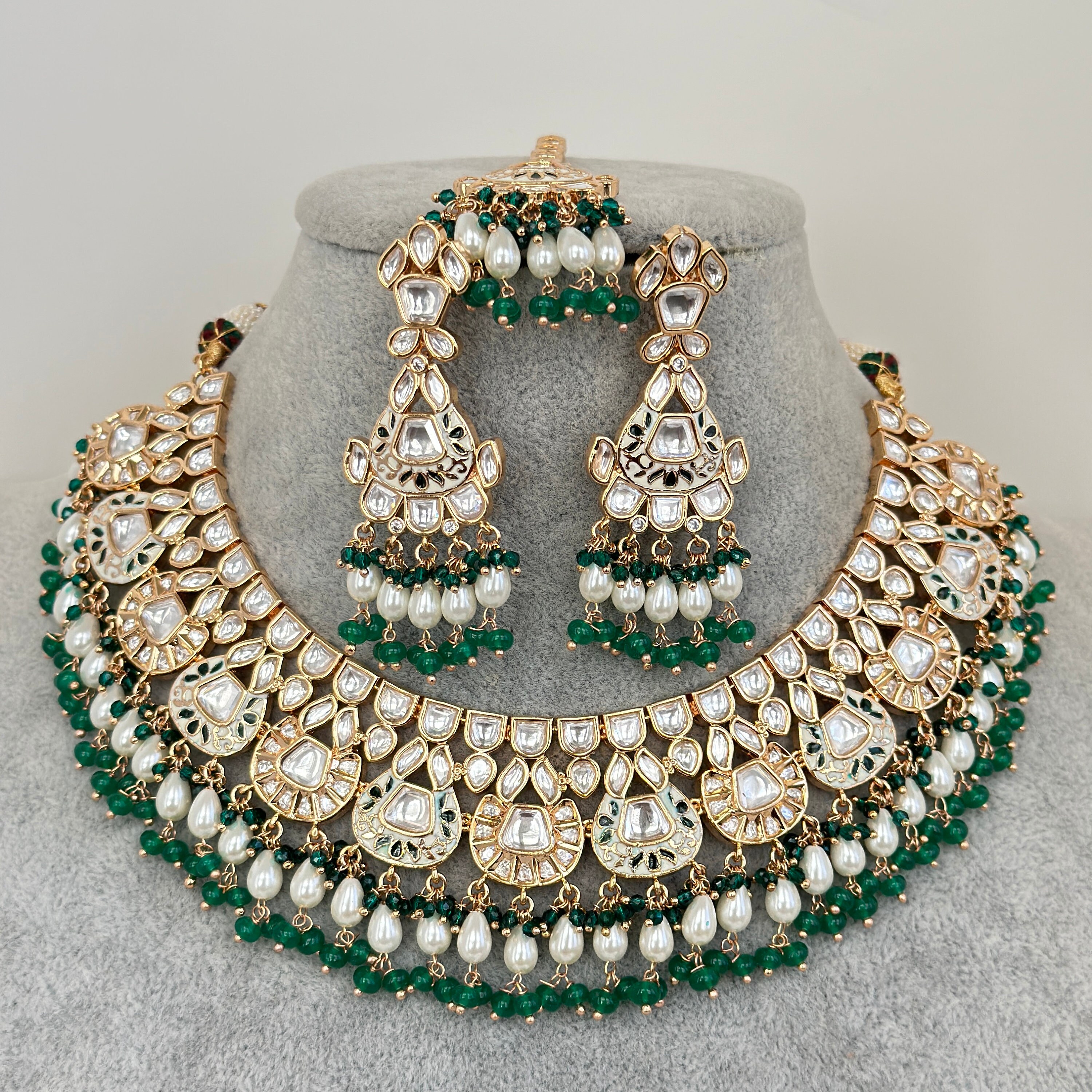 Buy Sabyasachi Designer Kundan Set, Green Kundan Bridal Set, Kundan Bridal Necklace  Set, Customizable Kundan Bridal Sets, Royal Kundan Sets Online in India -  Etsy