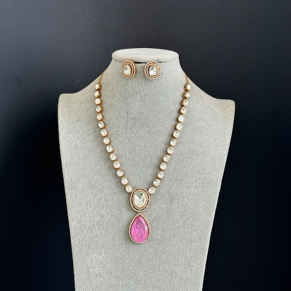Collier pendentif en forme de larme rose Kundan polki d'inspiration victorienne Sabyasachi, bijoux de mariée indiens, collier Bollywood Sabyasachi