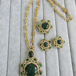 Green Sabyasachi Natural Stone Chain Pendant Set with Finger Ring, Long Pendant Mala Necklace/Gold Long necklace/Mala/Indian wedding