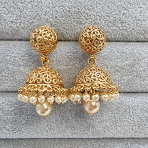 Gold plated small Jhumka/Gold Jhumka/Indian Jewelry/Pakistani/South Indian jhumka earrings/Bridal earring/Indian wedding, Gift for her Pearl