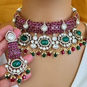 Naszyjnik ślubny w stylu wiktoriańskim z rubinowymi kamieniami ziemniaczanymi i mossinatem w kolorze zielonym, indyjski pakistański naszyjnik ślubny, biżuteria półszlachetna