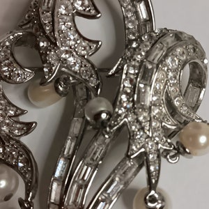 Vintage Carolee Rhinestone Pearl Brooch Pin